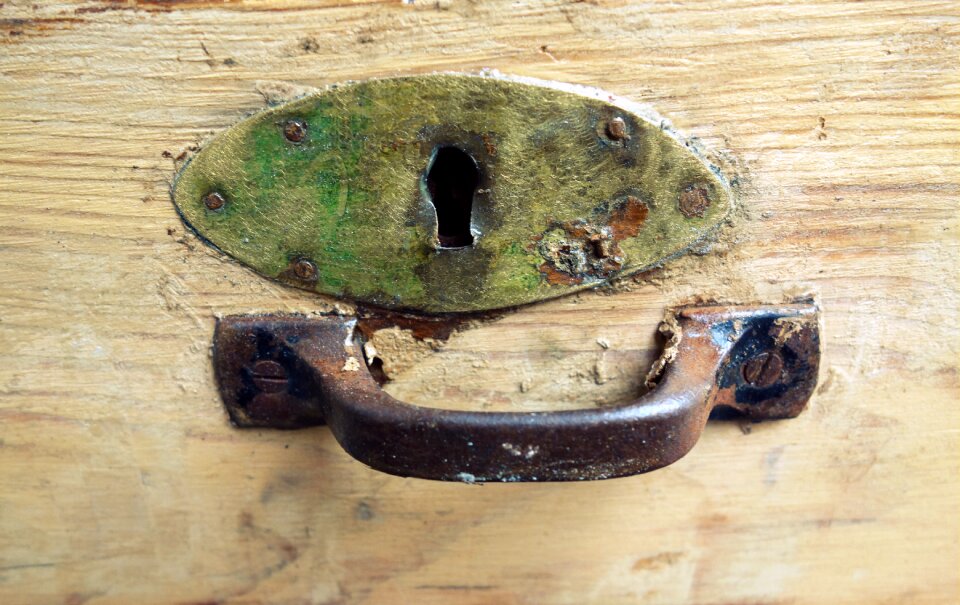 Close handle drawer
