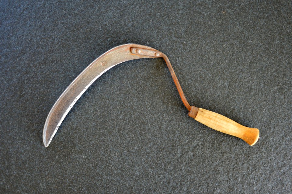 Hand scythe