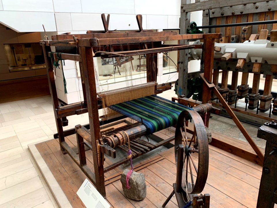 Handloom with treadles