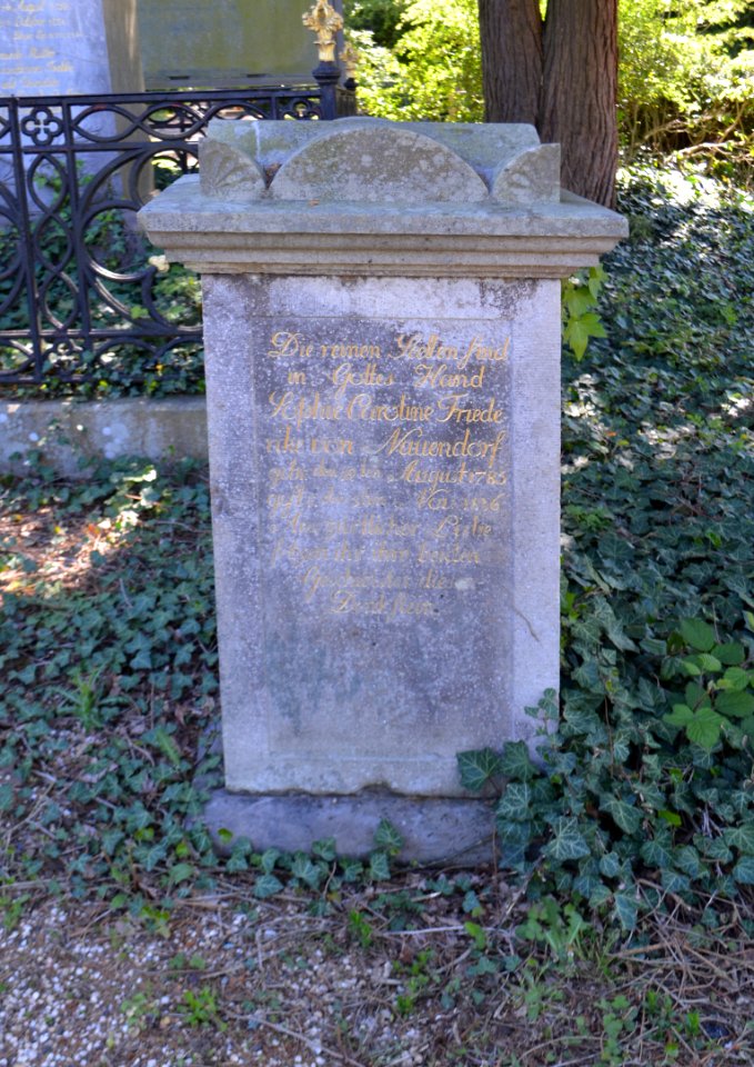 Hachenburg, Friedhof Steinweg, Grab Sophie Caroline Friederike von Nauendorf