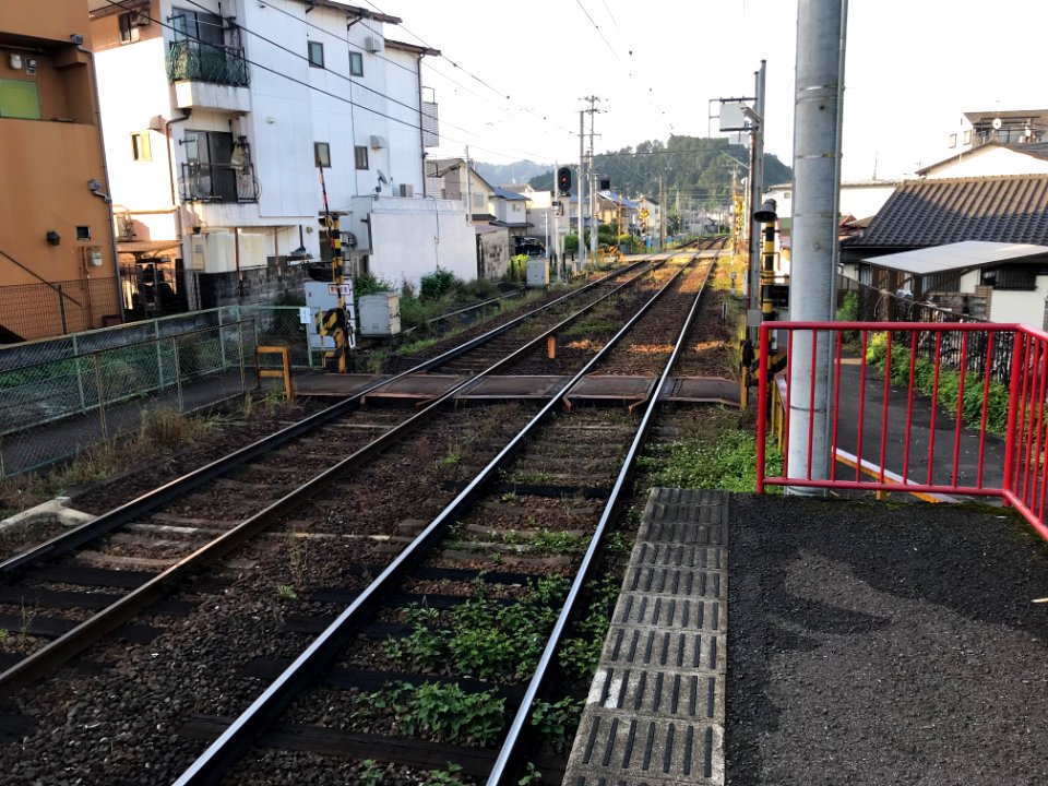 Hachiman mae station internal level crossing 20200520