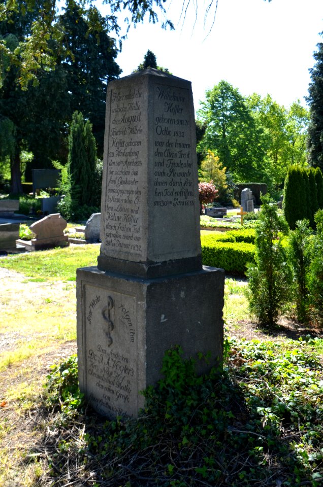 Hachenburg, Friedhof Steinweg, Grab August Friedrich Wilhelm Keller (3)