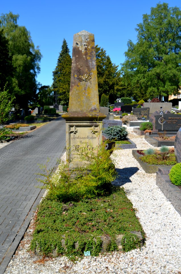 Hachenburg, Friedhof Steinweg, Grab Amtsapotheker Georg Mergler (1)