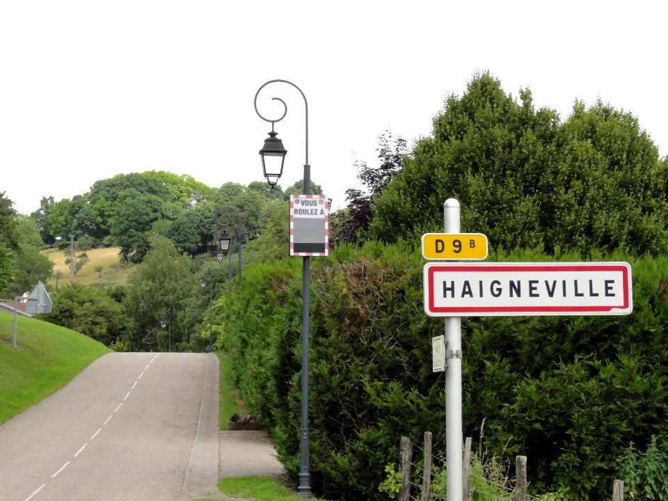 Haigneville (M-et-M) city limit sign