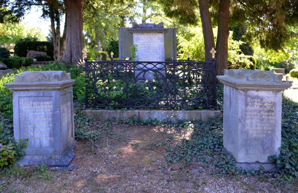 Hachenburg, Friedhof Steinweg, Grab Isabelle Auguste zu Kirchberg und von Nauendorf
