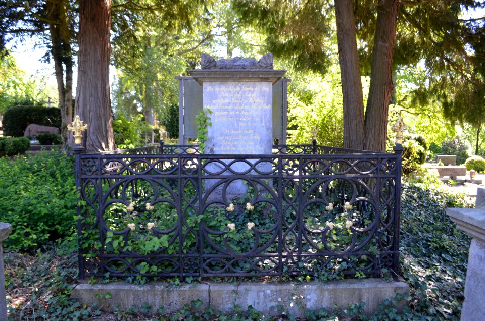 Hachenburg, Friedhof Steinweg, Grab Isabelle Auguste zu Kirchberg