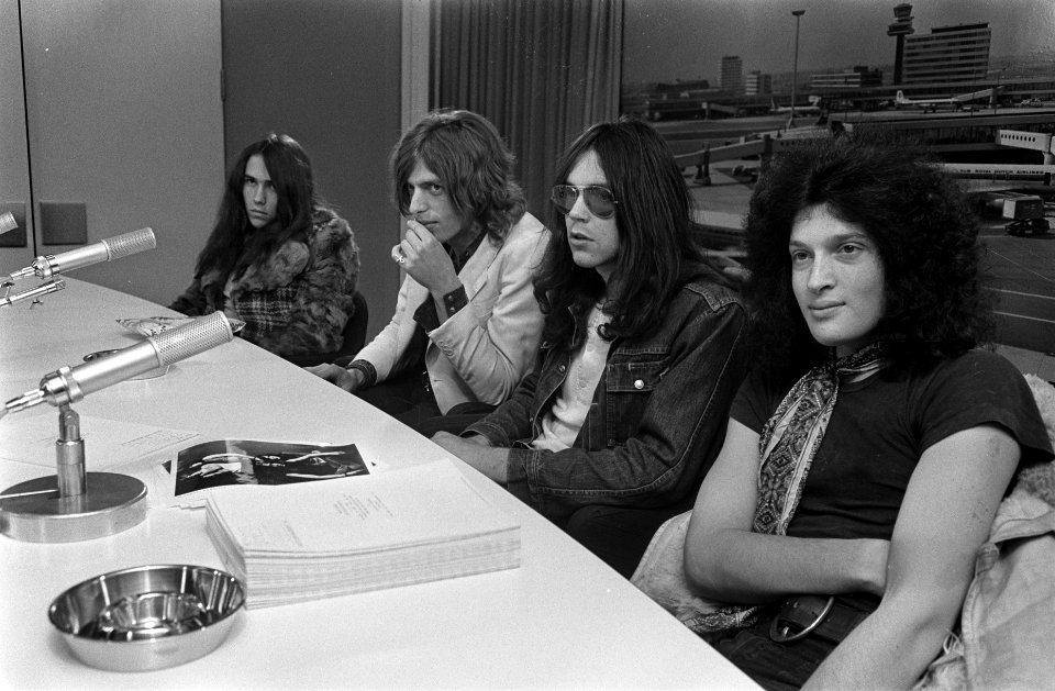 Haagse beatgroep The Golden Earring arriveert uit Amerika op Schiphol Vlnr G, Bestanddeelnr 923-3623