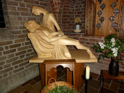 Haalderen (Lingewaard) RK kerk, piéta