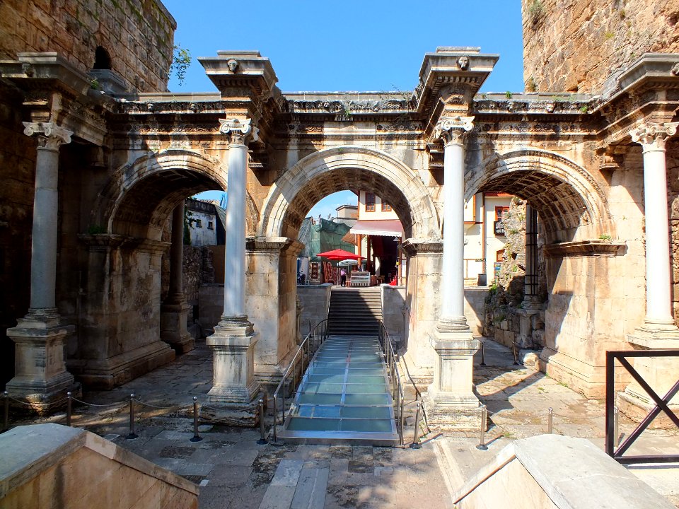 Hadrian Kapısı