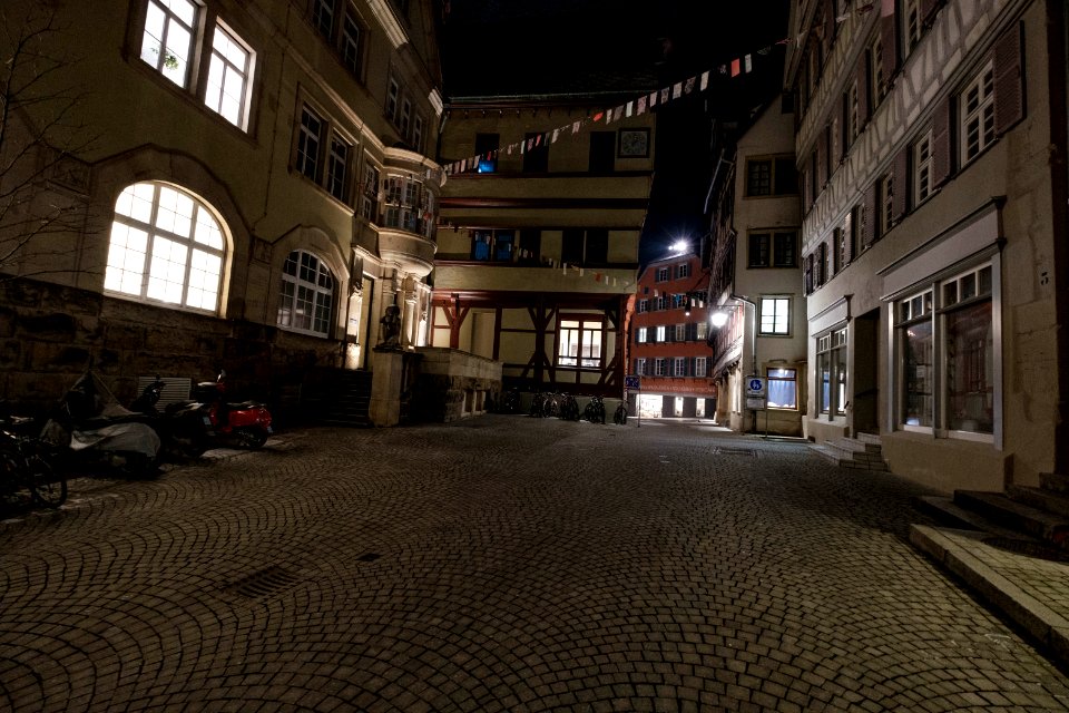 Haaggasse-tuebingen-mit-rathaus-2