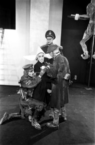 Haagse Comedie opent nieuw theater Hot in Den Haag . Nummers 9.10 Foyer, Bestanddeelnr 922-9193
