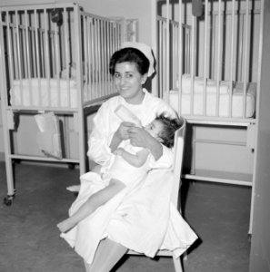 Hadassah universitair medisch centrum. Afdeling voor kindergeneeskunde. Een verp, Bestanddeelnr 255-4930
