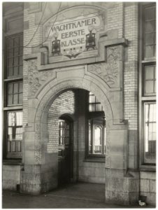 Haarlem, stationsgebouw (Stationsplein). Wachtkamer eerste klas. NL-HlmNHA 54004551