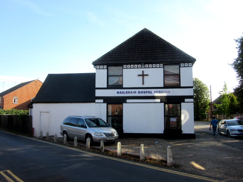 Hailsham Gospel Mission, Station Road, Hailsham (September 2016) (2)