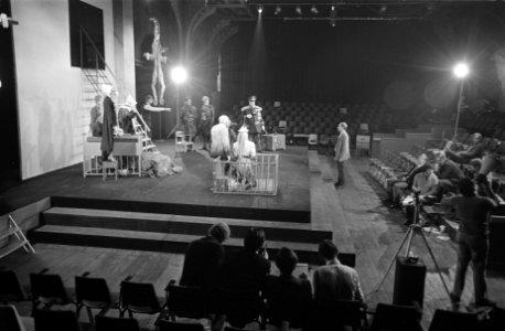 Haagse Comedie opent nieuw theater Hot in Den Haag . Nummers 17.18 Interieur t, Bestanddeelnr 922-9194