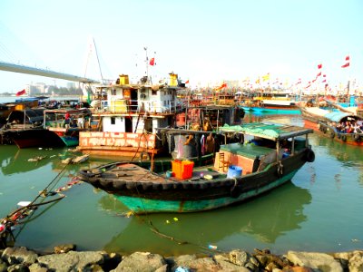 Haikou New Port various boats and ships 01