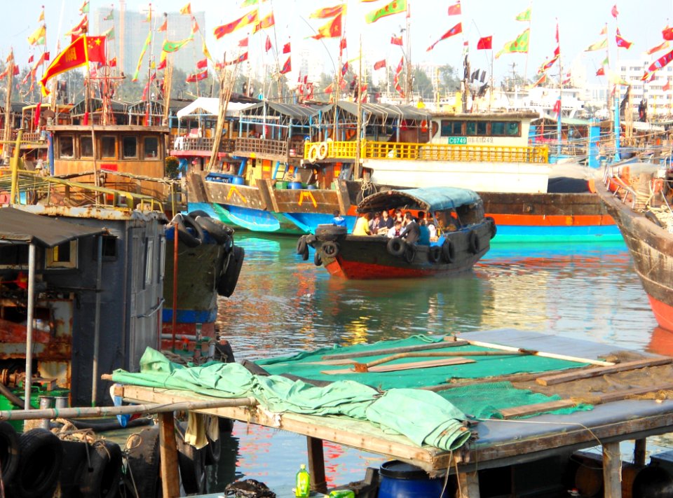 Haikou New Port - ship's tender with passengers 01