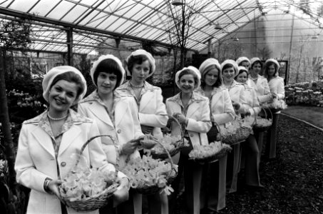 Haarlemse bloemenmeisjes op de Keukenhof, Bestanddeelnr 927-8267