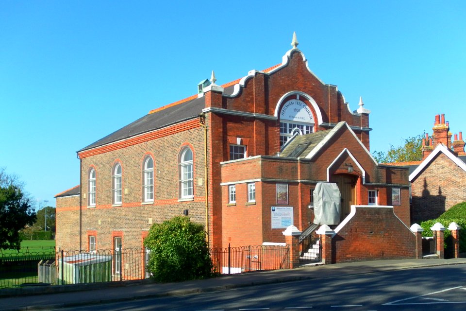 Hailsham Free Church, South Street, Hailsham (October 2012) (1)