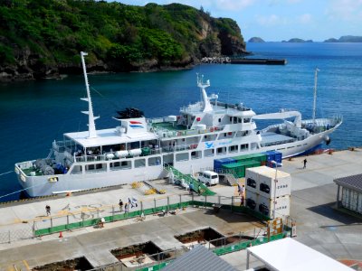 Hahajima maru 3rd 20160917 at the port of Hahajima island