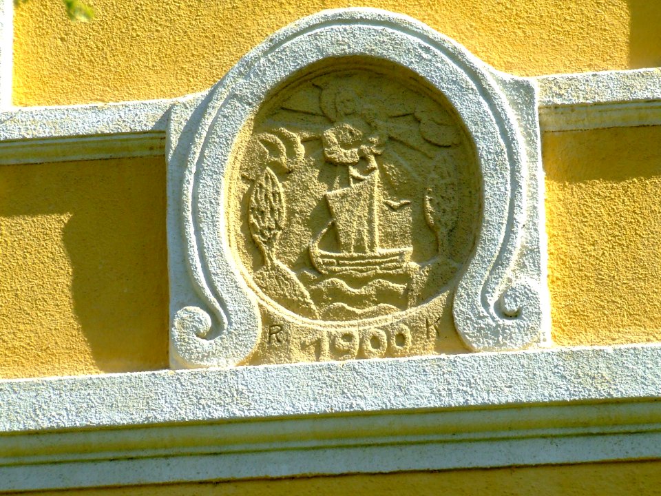 Hajós plébánia relief