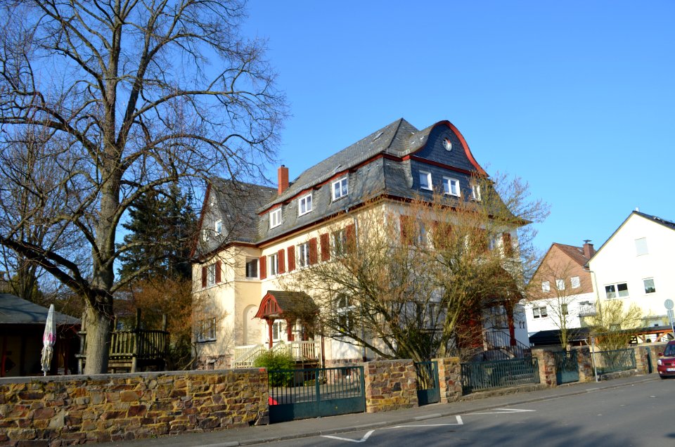 Hahn, Zum Schwimmbad 11
