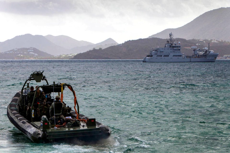 Haiti-2016-frisc-and-hnlms-pelikaan