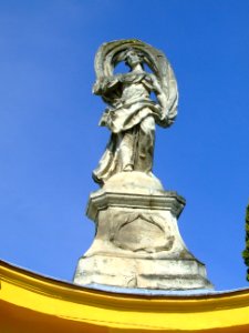 Hajos érseki kastély szobor