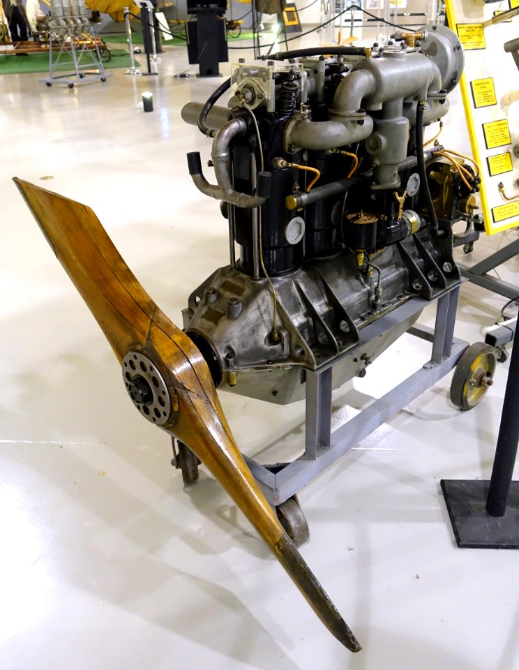 Hall-Scott A-7 engine, 1918 - Hiller Aviation Museum - San Carlos, California - DSC03182