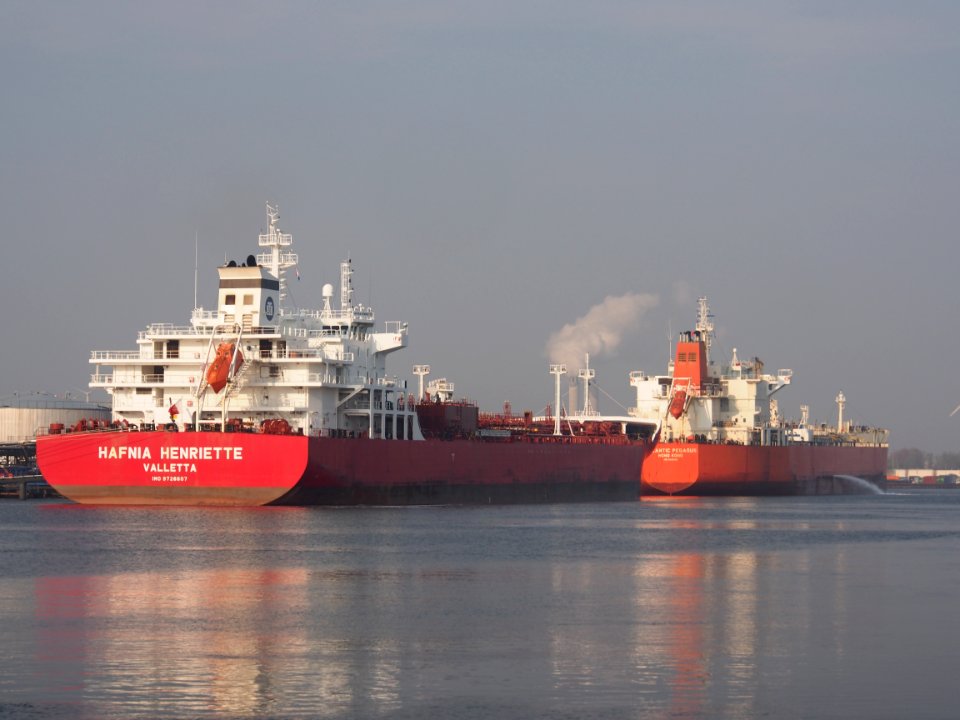 Hafnia Henriette (ship, 2016) IMO 9726607 & Atlantic Pegasus, Sonthaven
