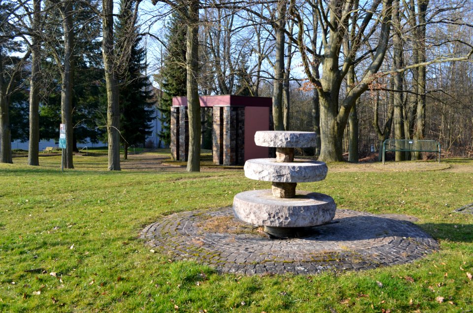 Hahn, Ehrenmal mit Brunnen
