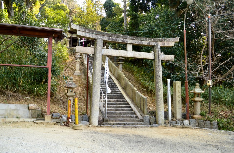Hakatahime-jinja, torii