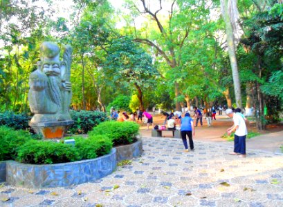 Haikou People's Park - people exercising - 01