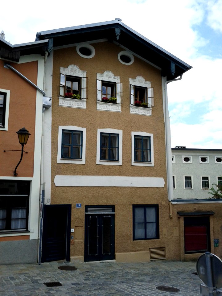 Hallein-Schöndorfer-Platz16