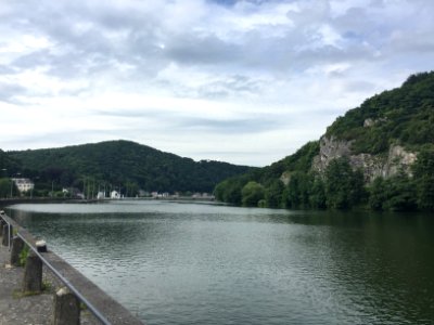 Halage de la Meuse à Rivière (Belgique, Province de Namur)
