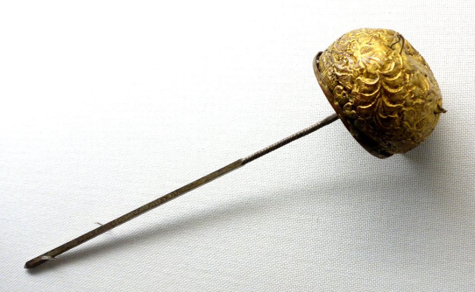 Hair Ornament for an Amushirare (Ritual officer), Amami Oshima Island, Second Sho Dynasty, Ryukyu Kingdom, 18th century, silver and gilt bronze - Tokyo National Museum - DSC05397