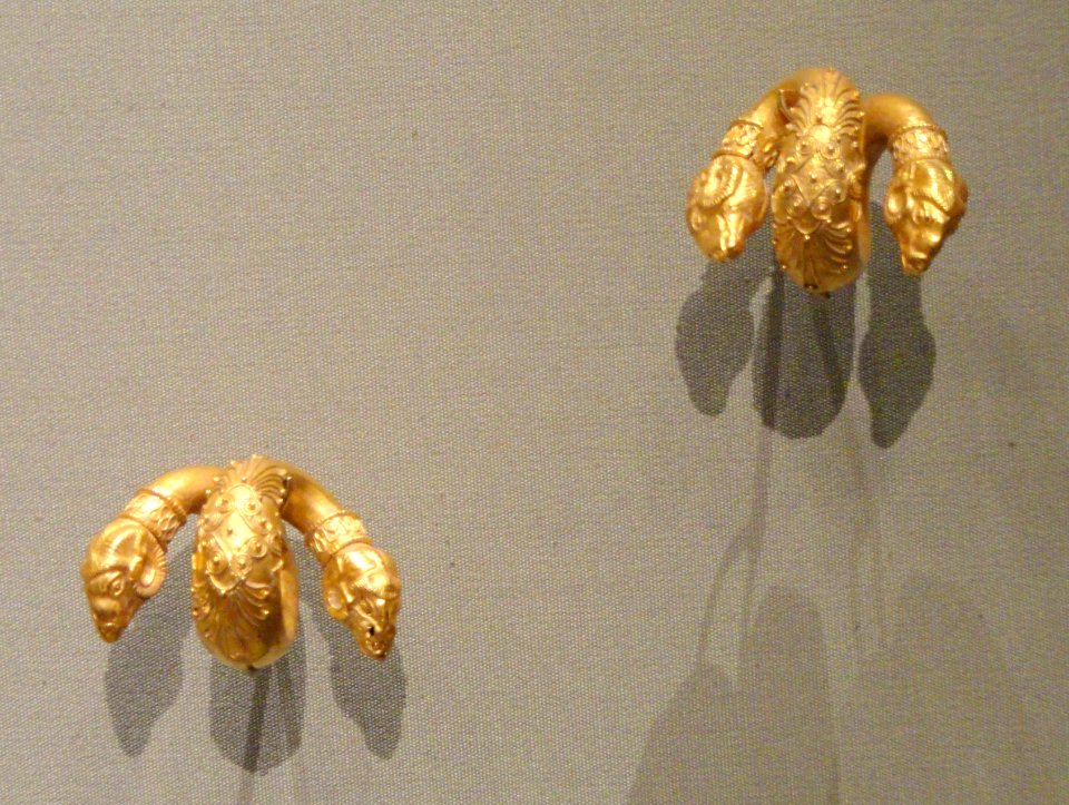 Hain Ringlets with Ram Heads, about 400-300 BC, Greek, Hellenistic, gold - Cleveland Museum of Art - DSC08236