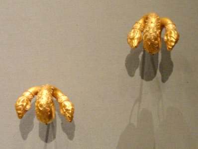 Hain Ringlets with Ram Heads, about 400-300 BC, Greek, Hellenistic, gold - Cleveland Museum of Art - DSC08236