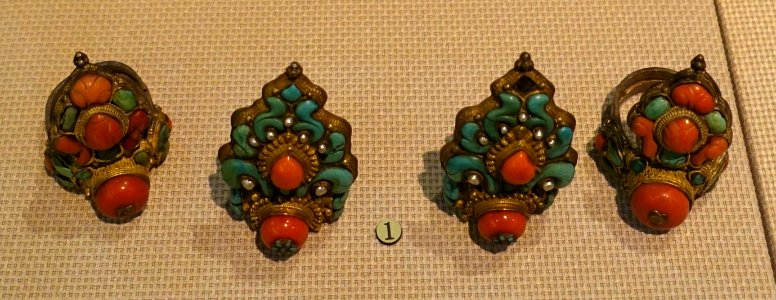 Hair ornaments, Tibet, 1644-1911 AD, gilt silver, coral, turquoise - Sichuan Provincial Museum - Chengdu, China - DSC04708