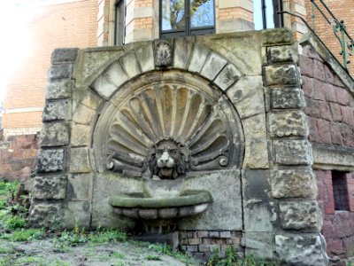 HAL-Burgstr44BrunnenLion