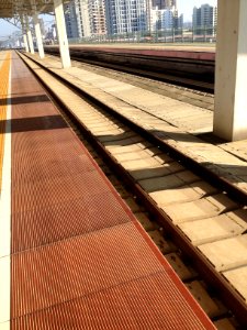 Hainan Eastern Ring High-Speed Railway - platform at Haikou East Railway Station