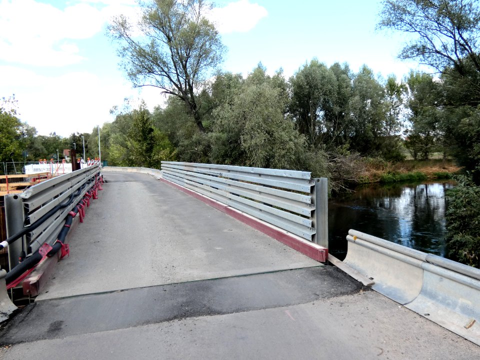 HAL-Burg WeißeElster Brücke