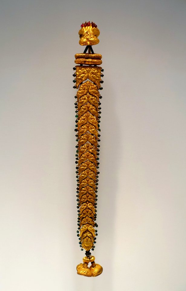 Hair braid ornament, Tamil Nadu, India, 1800s AD, gold, rubies, emeralds - Dallas Museum of Art - DSC04949