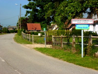 Graveron-Sémerville (Eure, Fr) city limit sign hameau St-Meslin