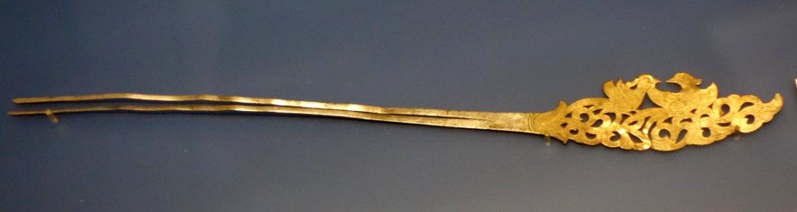 Hairpin, China, Tang dynasty, 618-907, silver, gilt - Royal Ontario Museum - DSC04143