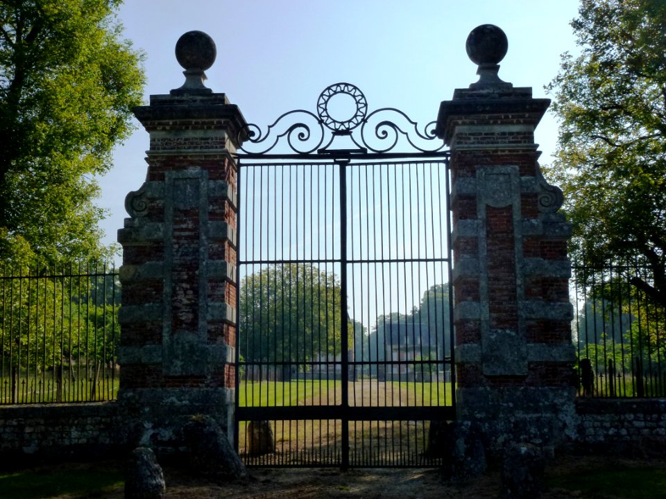 Graveron-Sémerville (Eure, Fr) Portail du château de Graveron