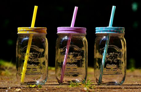 Straw points lid