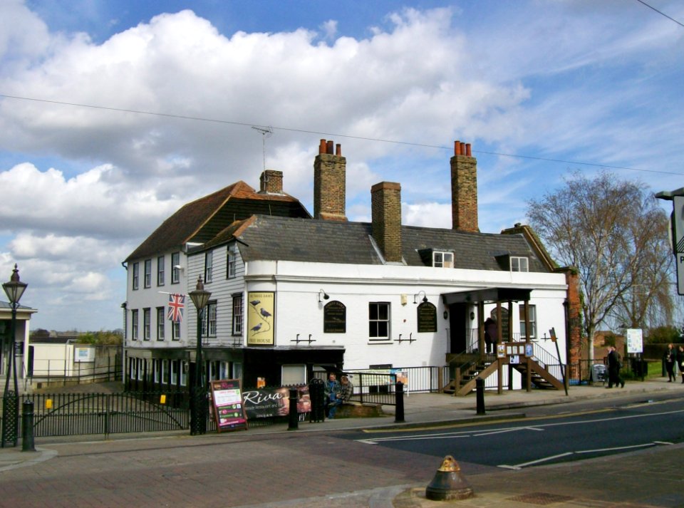 Gravesend, The Three Daws