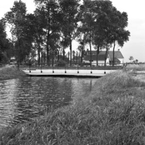 Graven en verbeteren van kanalen, aanleggen bruggen, bruggen, groote wetering, l, Bestanddeelnr 160-0791