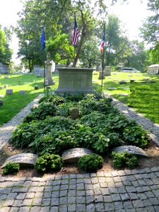 Grave of the Wright brothers, Woodland Cemetery chapel, Dayton, Ohio